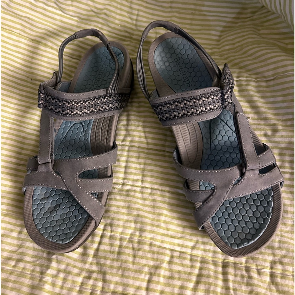 NOT FOR SALE 
Baretraps Dalton Women’s Adjustable Strap Sandals Size 8.5M EUC